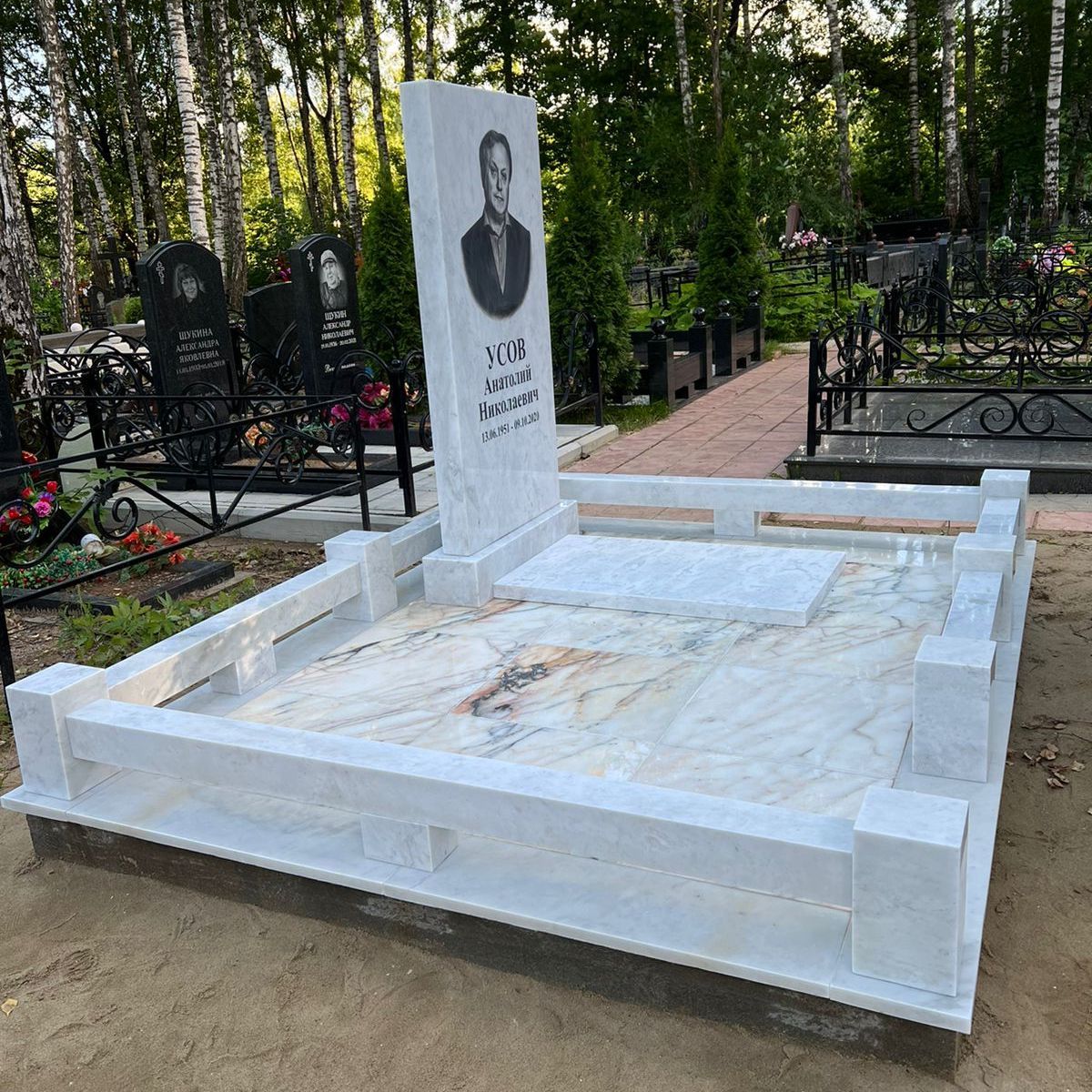 недорогая надгробная плита на могилу