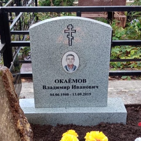 небольшой памятник на могилу 18001