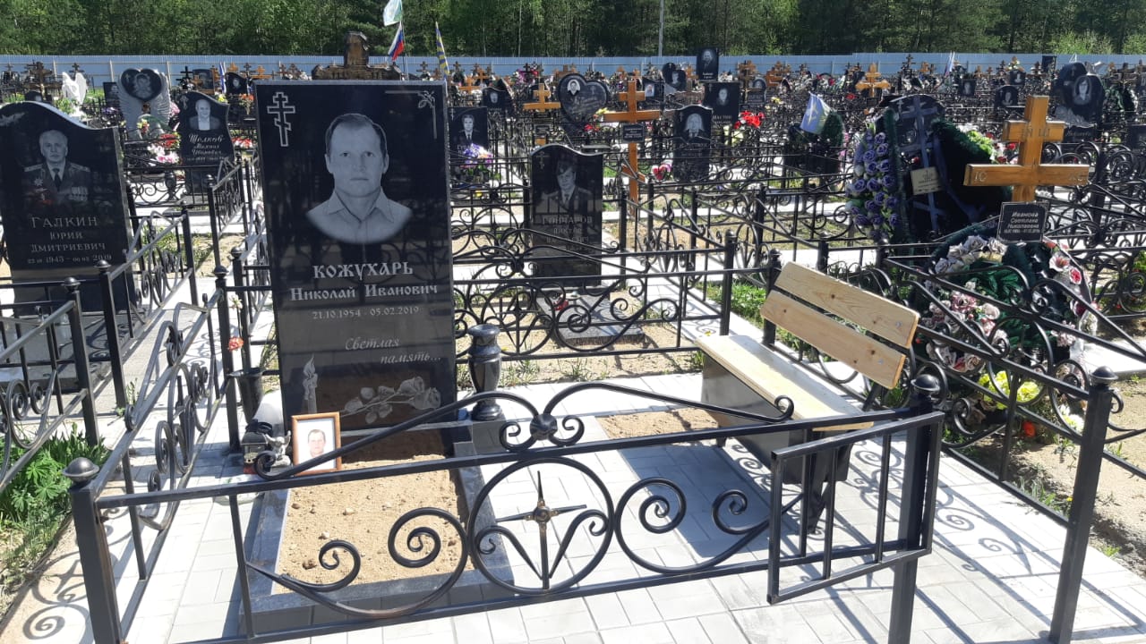 Лавочка с ящиком на могилу