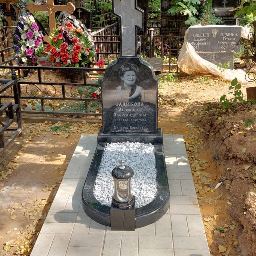 фигурный цветник на могилу