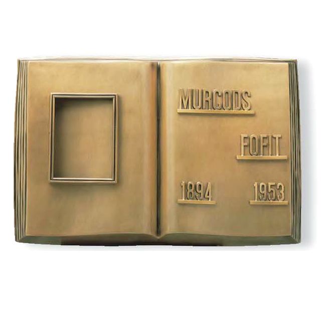 Книга из бронзы на памятник 81941