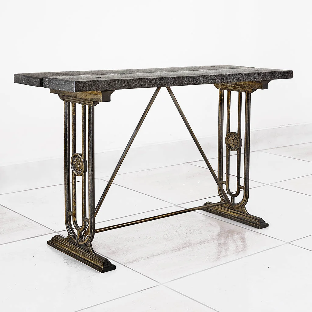 Скамейка чугунная на кладбище