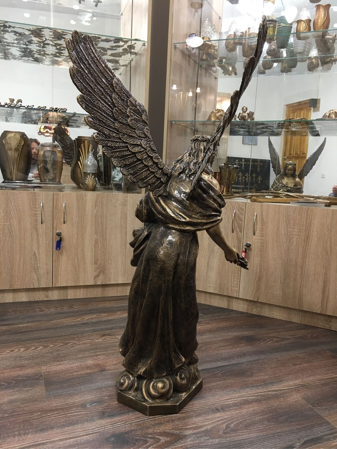 Ангел из бронзы на памятник