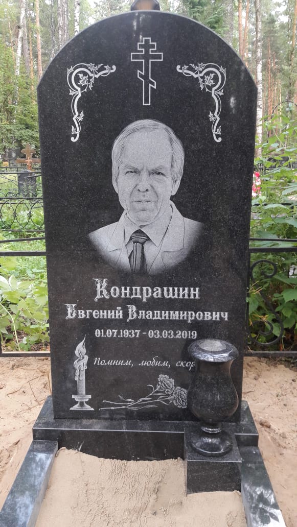 Ваза из гранита 41023