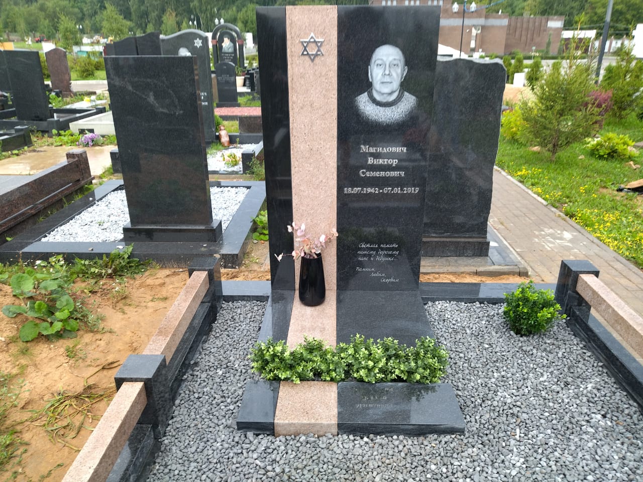 щебень на могилу бело-серый