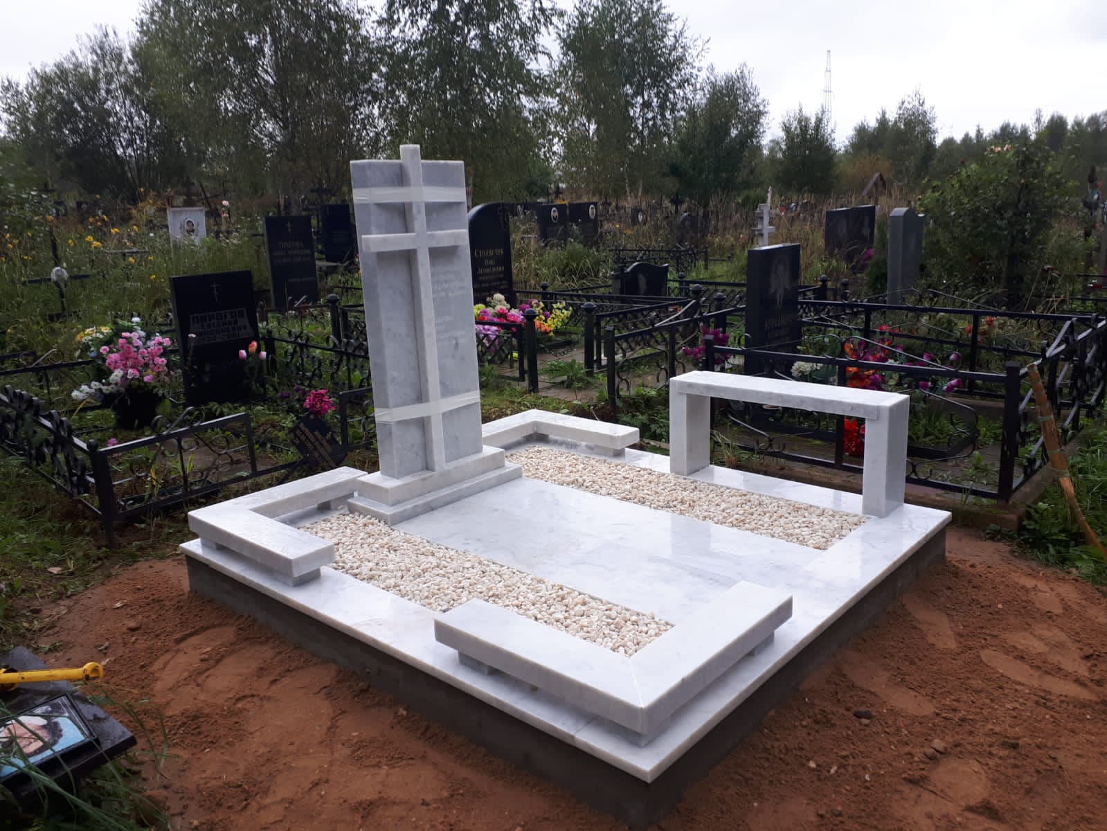 Парапет на могилу 