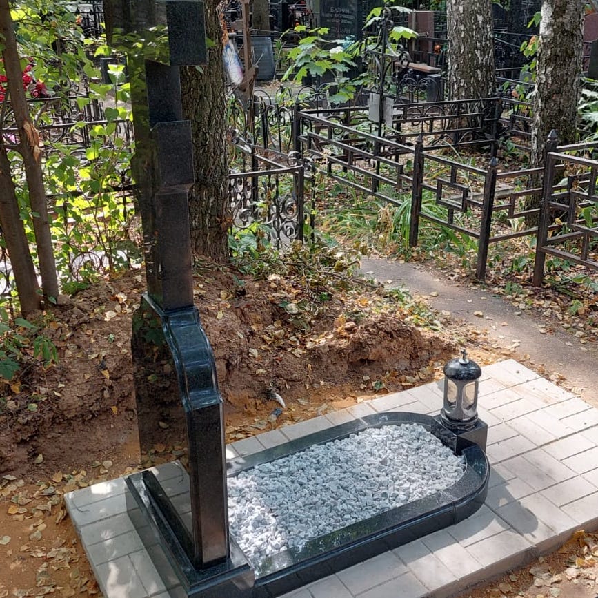 фигурный цветник на могилу