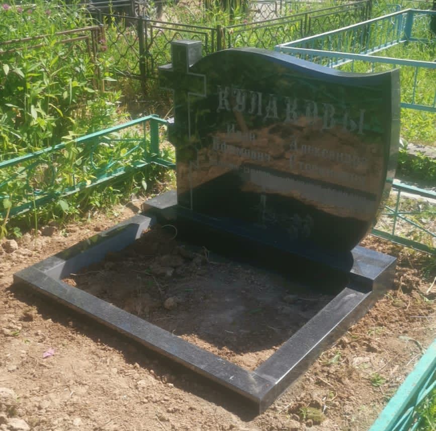 двойной памятник с крестом 15900