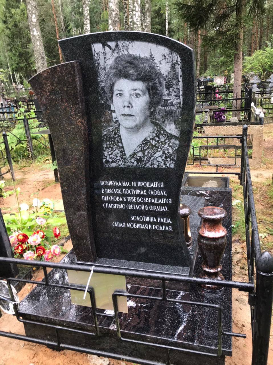 Ваза из гранита 41013