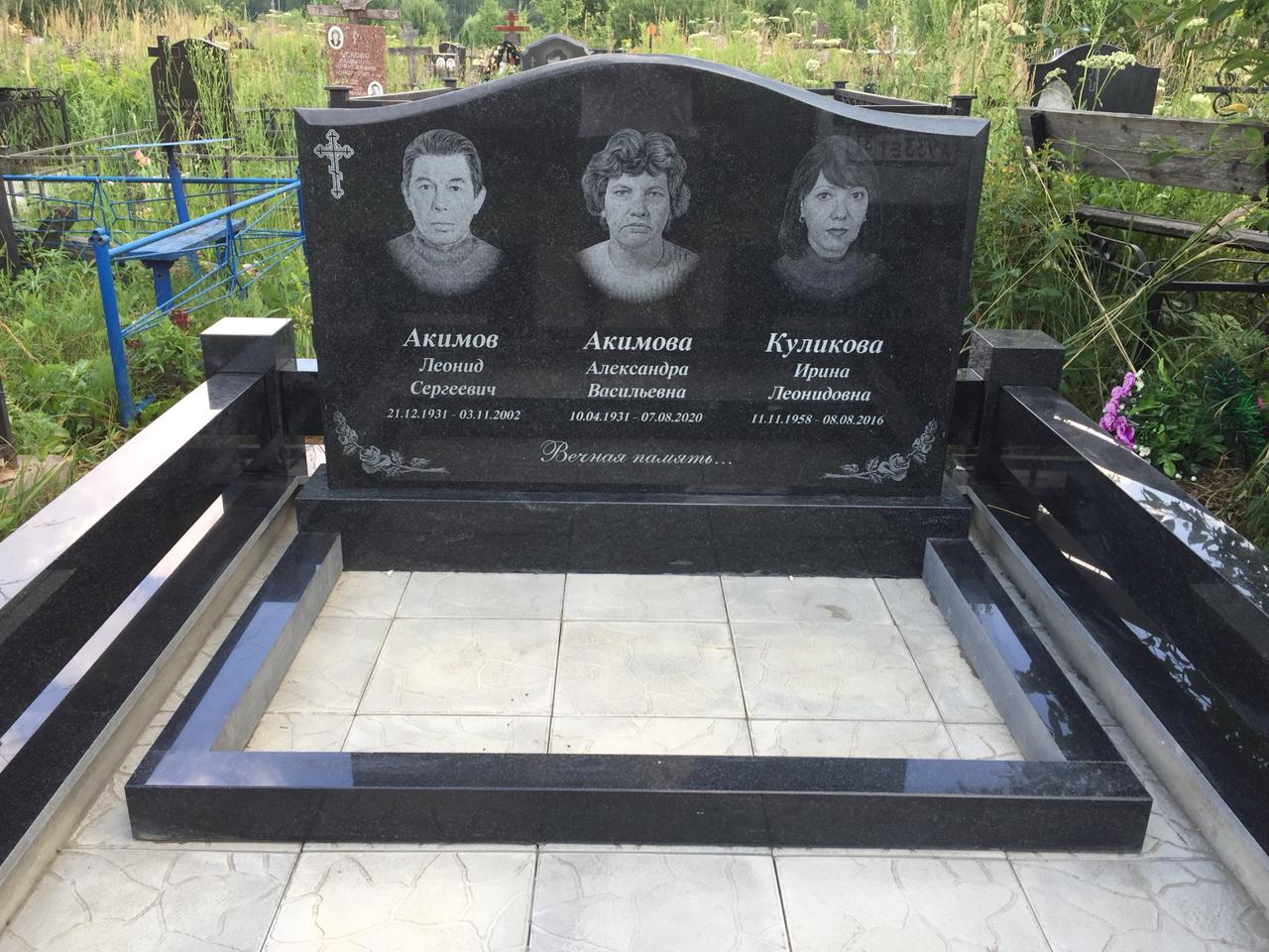 Двойной цветник на могилу