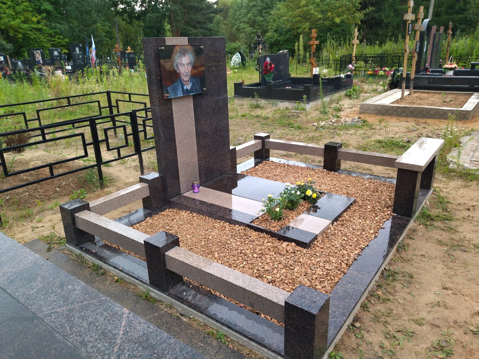 Гранитный комплекс в европейском стиле