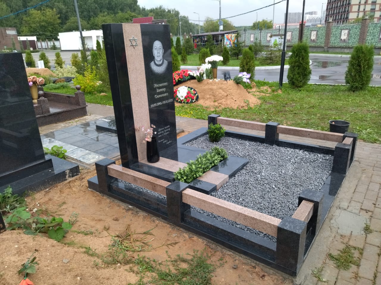 Гранитный комплекс в европейском стиле