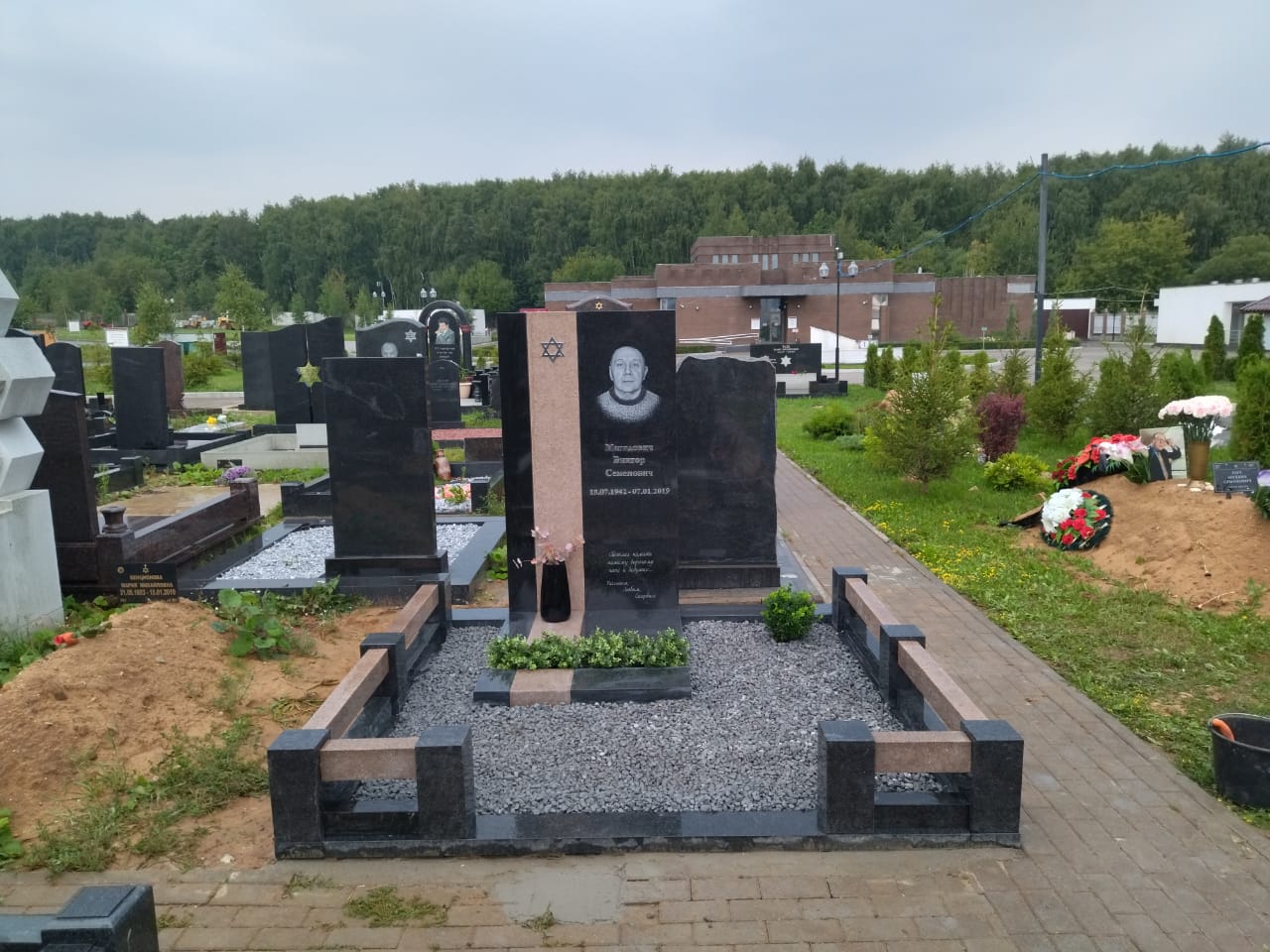 щебень на могилу бело-серый