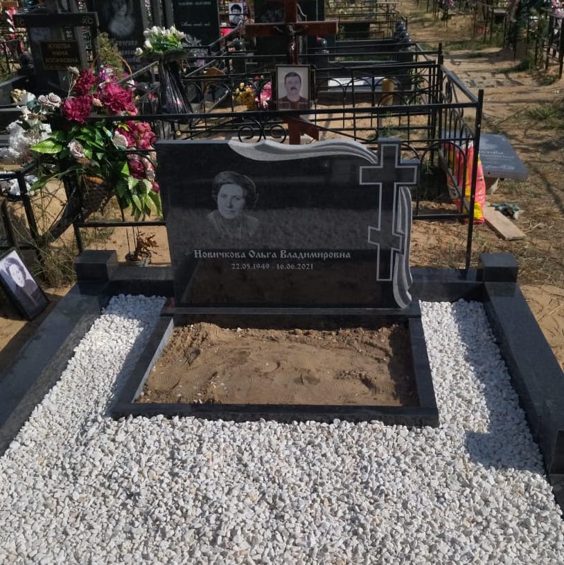 памятник православный с крестом и драпировкой 15400