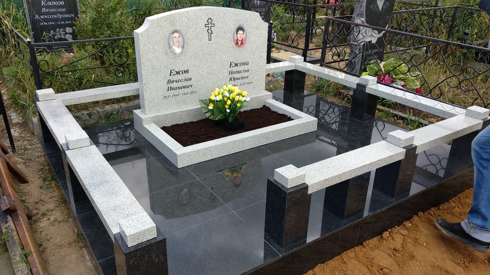 памятник на могилу горизонтальный 15500