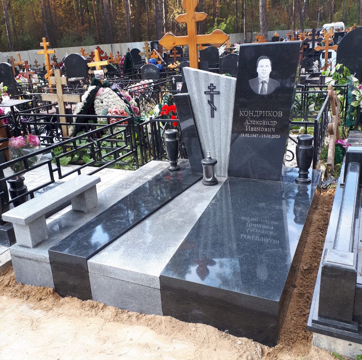 Маленький комплекс из гранита