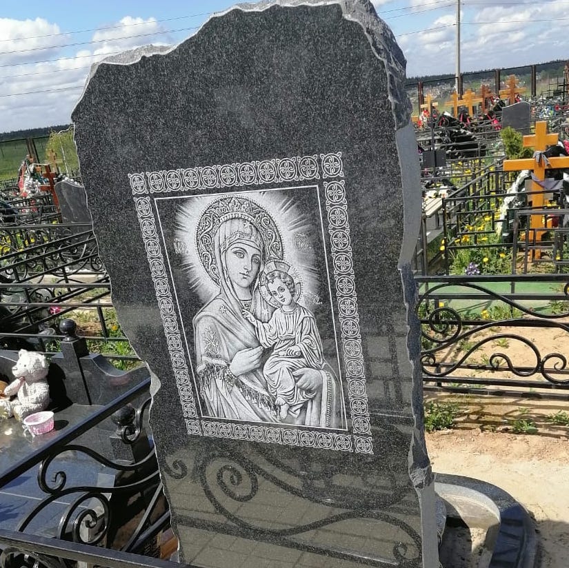 Икона Богородица на памятник