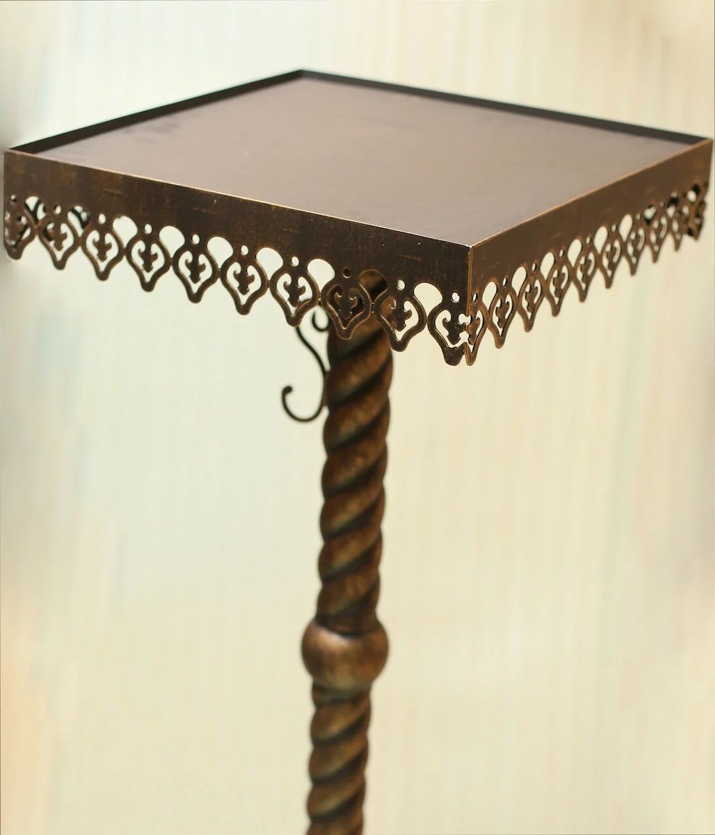 Столик ажурный чугунный на могилу