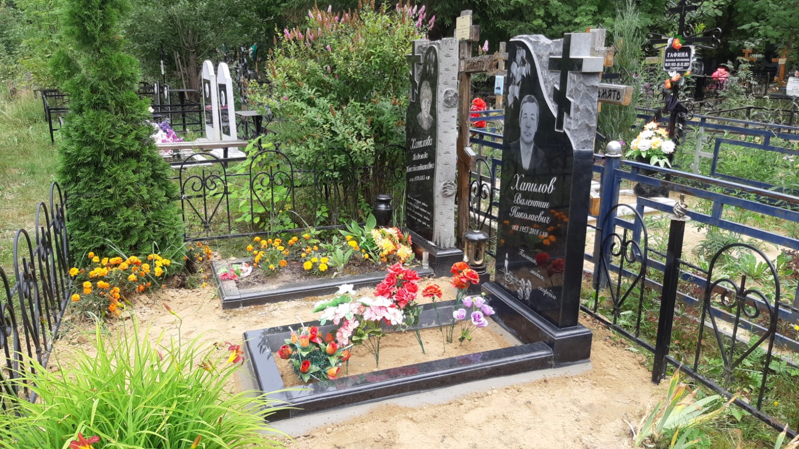 цветник на могилу стандартной формы