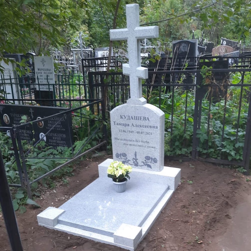 Цветочница на могилу с кубиками