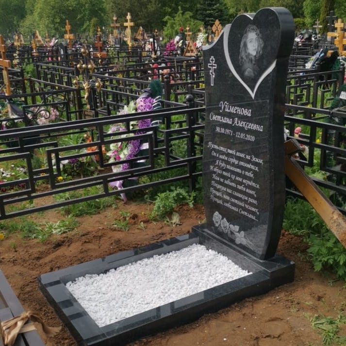 памятник на могилу с сердцем 11107