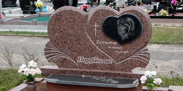 Памятник из гранита Жельтау Красный