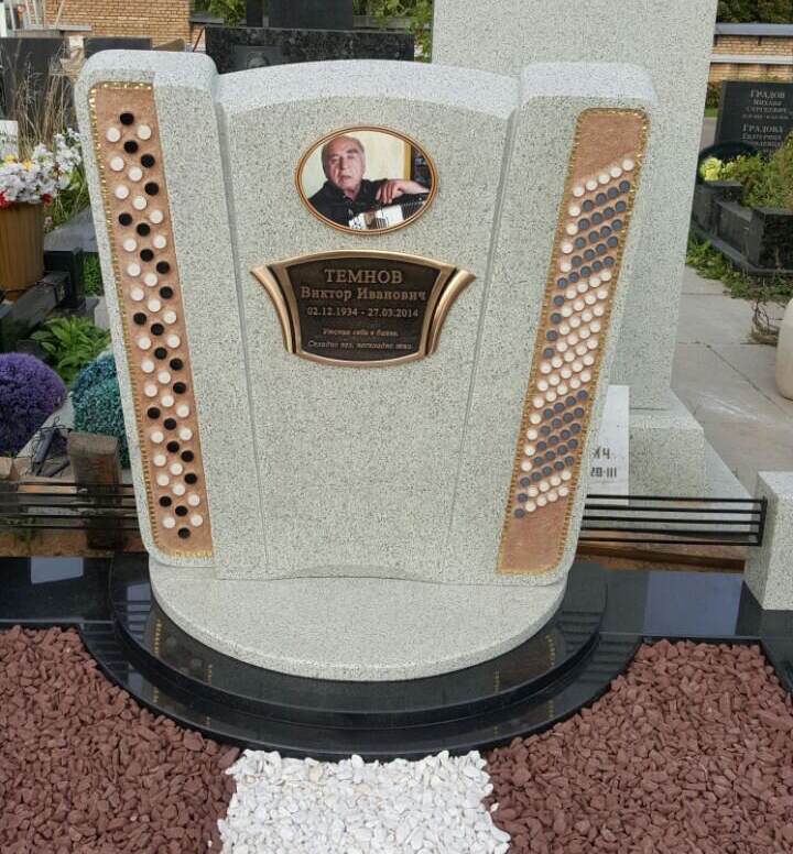 табличка из бронзу на памятник