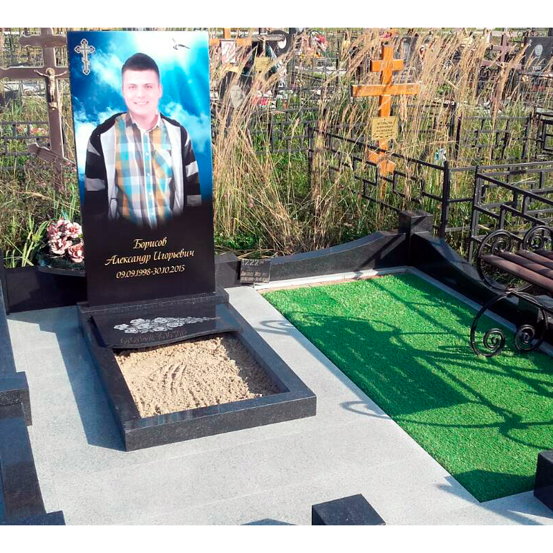 цветник с плиткой на могилу бюджетный