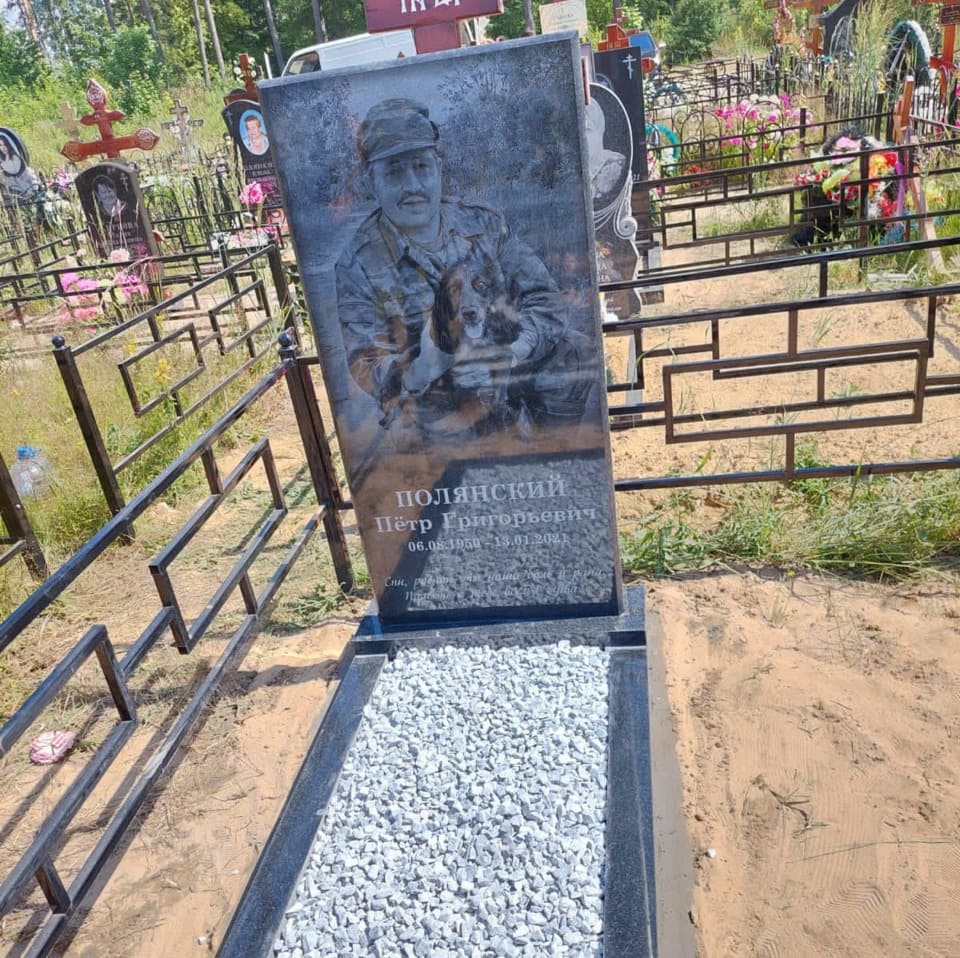 Памятник прямой на могилу 