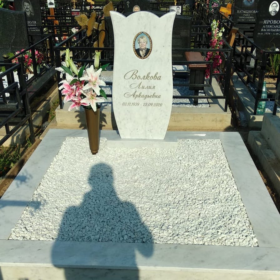 памятник в виде цветка 11203