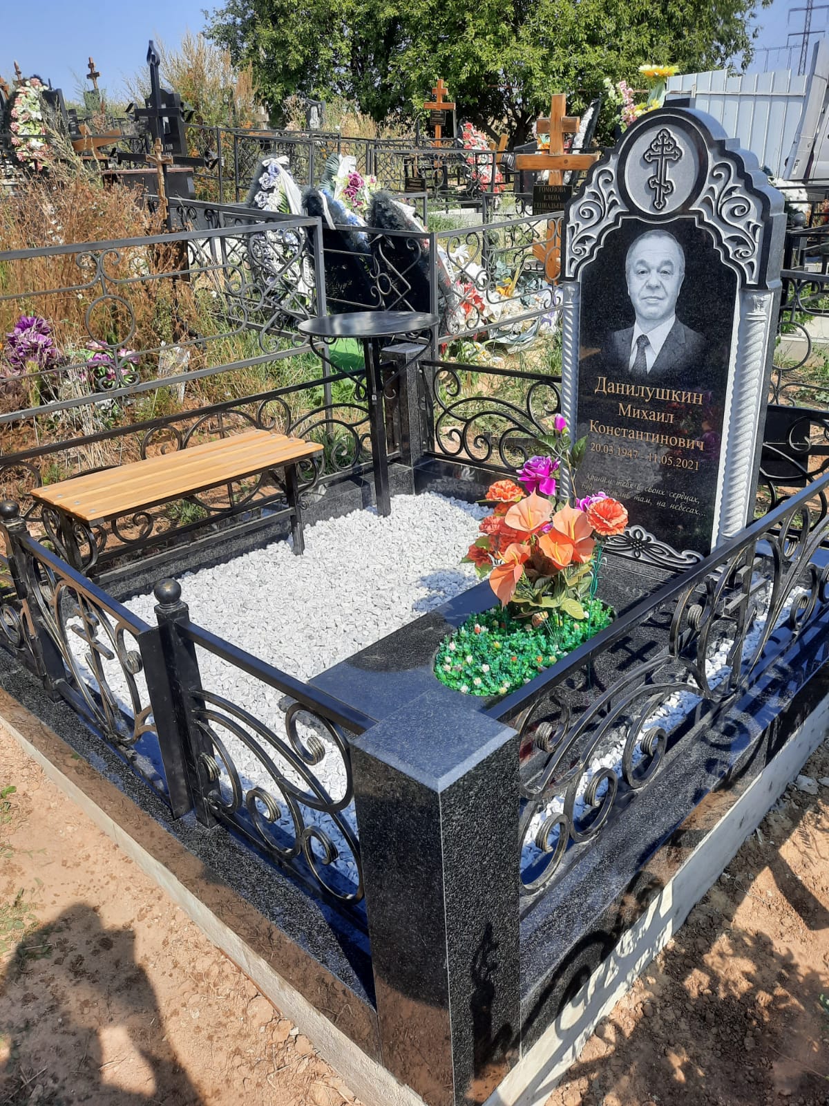 Памятник резной православный с узорами
