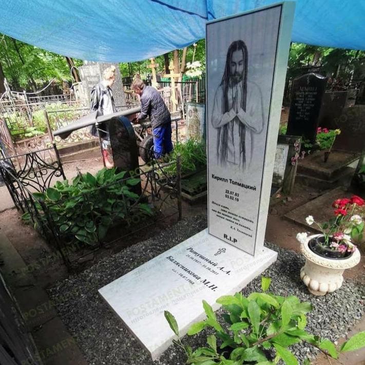 Памятник прямой на могилу 