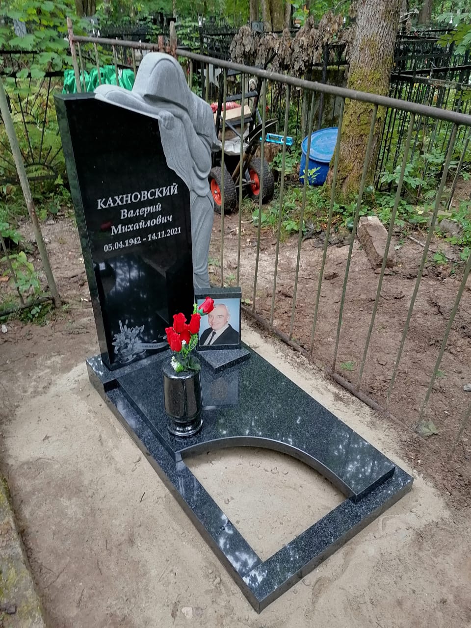 Цветочница 81017 с надгробной плитой