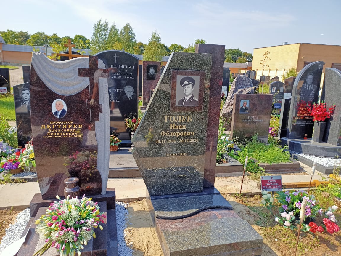 Закрытая цветочница на кладбище