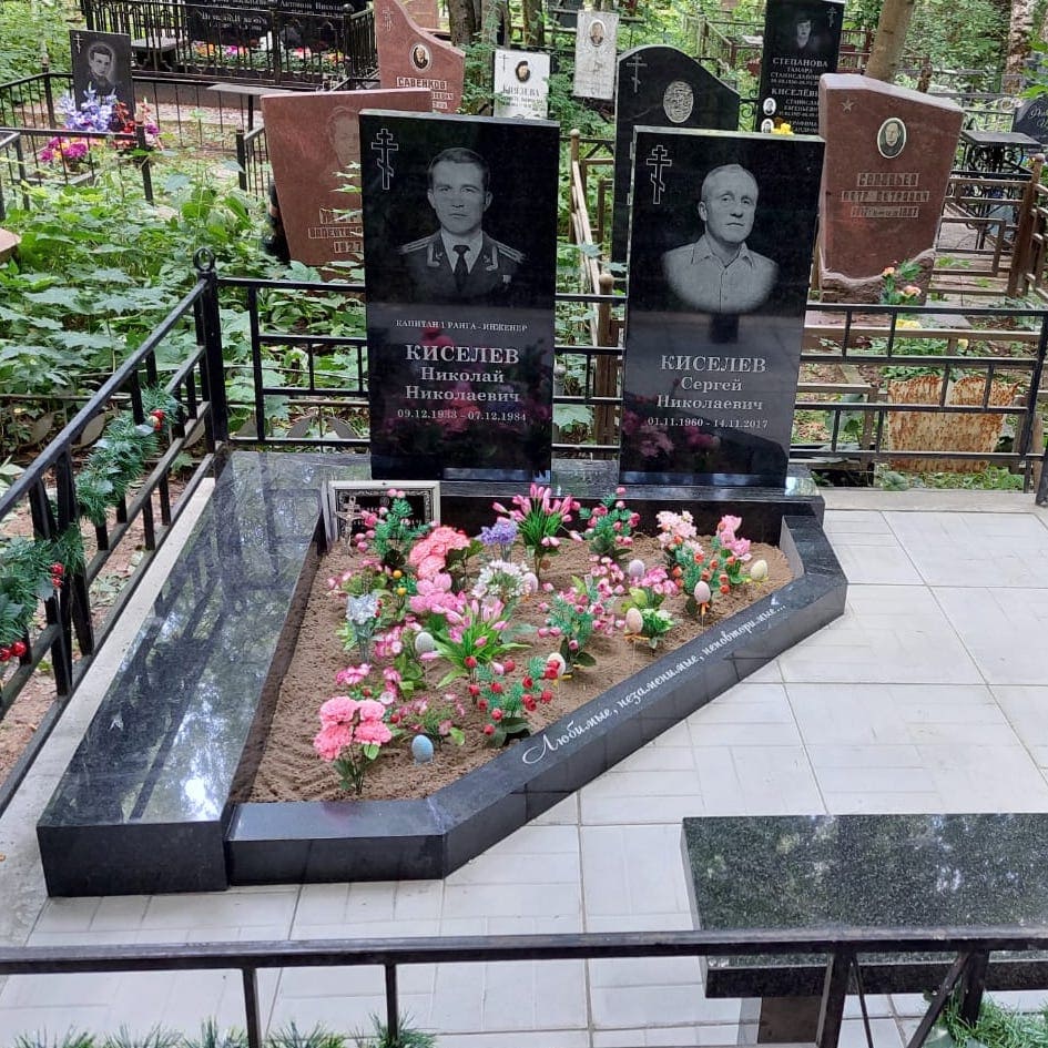 Памятник прямой на могилу 