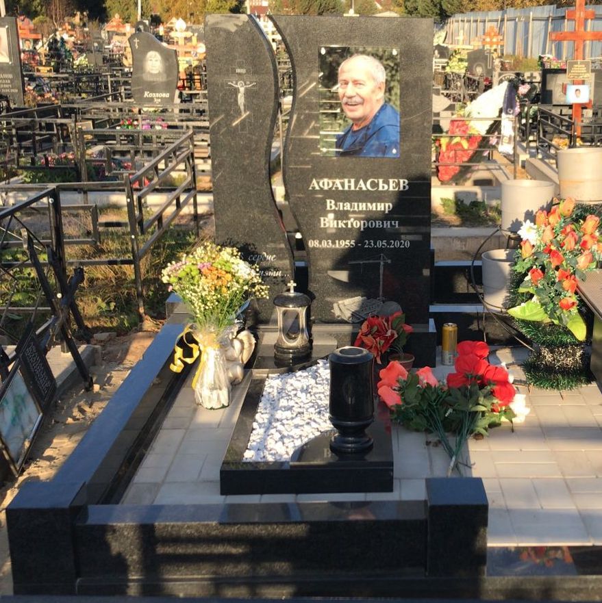 Памятник с подставками под вазы 81032