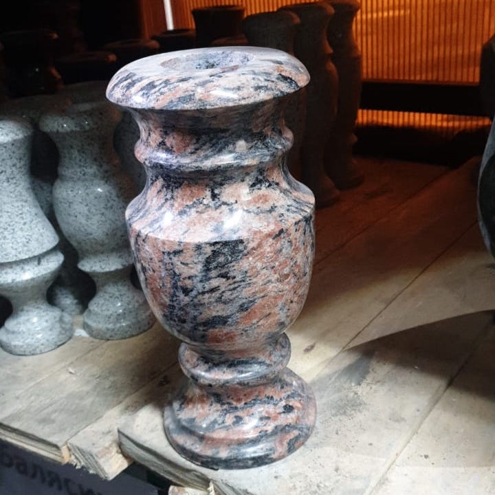 Ваза из гранита 41024