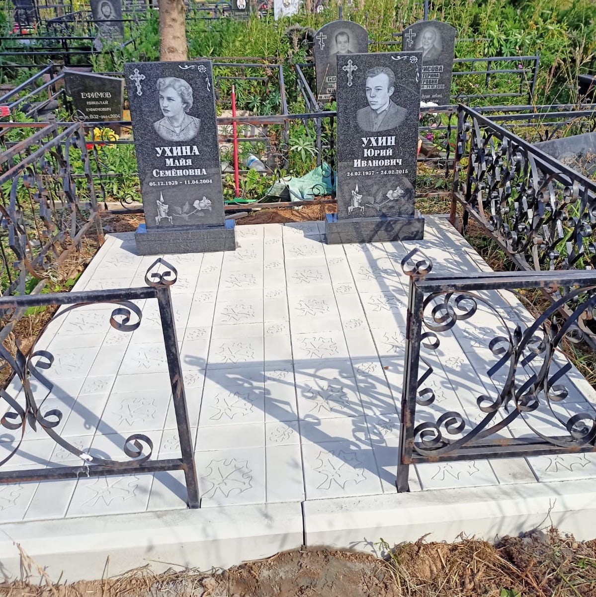 тротуарная плитка с листьями