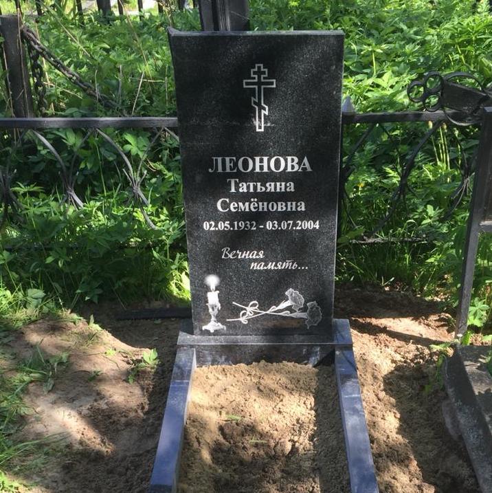 Горящая свечка на памятник
