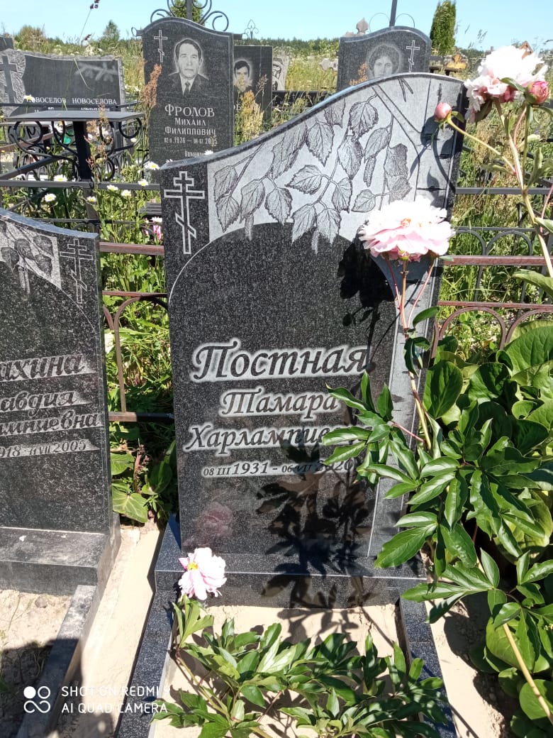 памятник надгробный волной