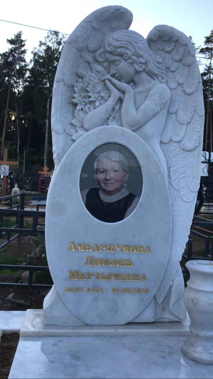Памятник с ангелом