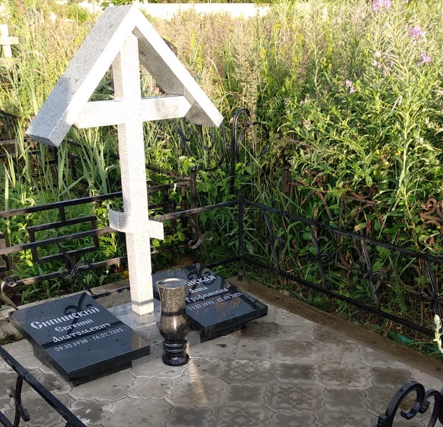 памятник со старообрядческим крестом