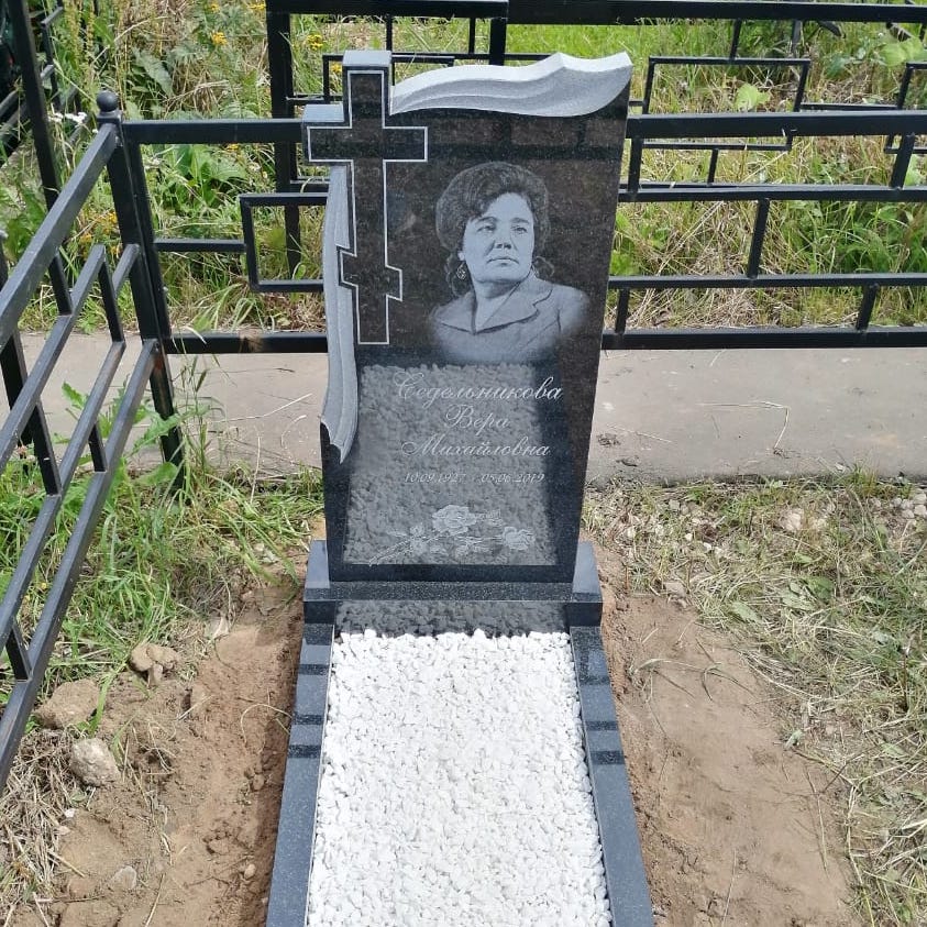 памятник с плащаницей и крестом 11900