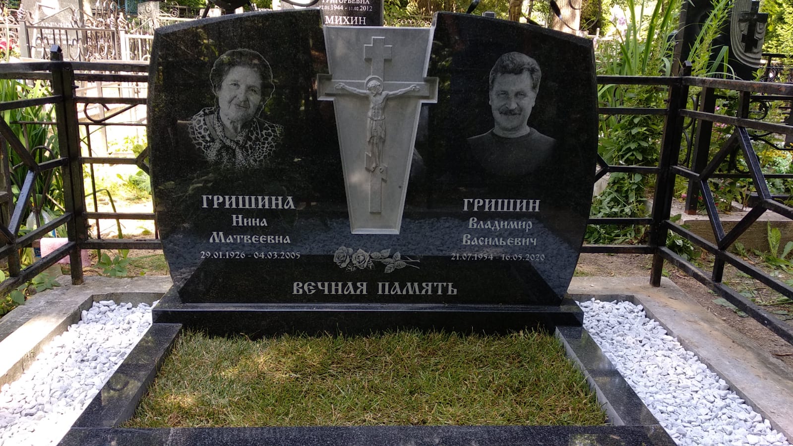 Розы на надгробный памятник