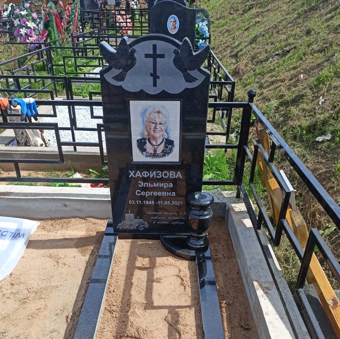 Памятник с голубями № 10417