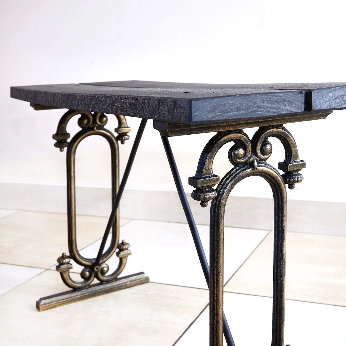 Лавочка на кладбище чугунная