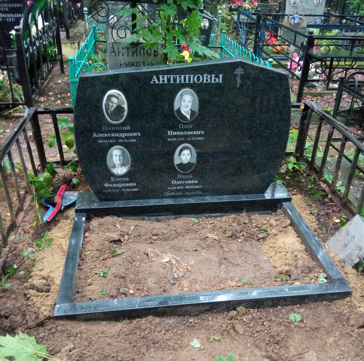 горизонтальное надгробие на могилу 15705