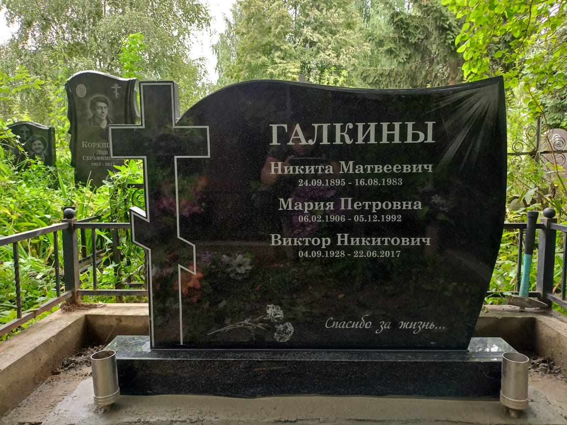 двойной памятник с крестом 15900