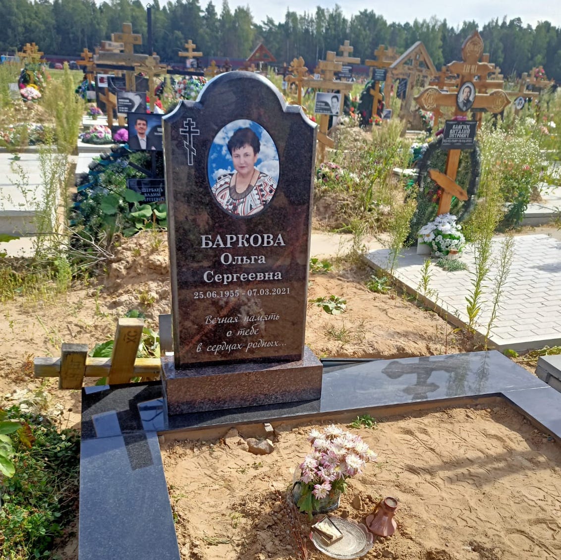 фигурное надгробие на могилу