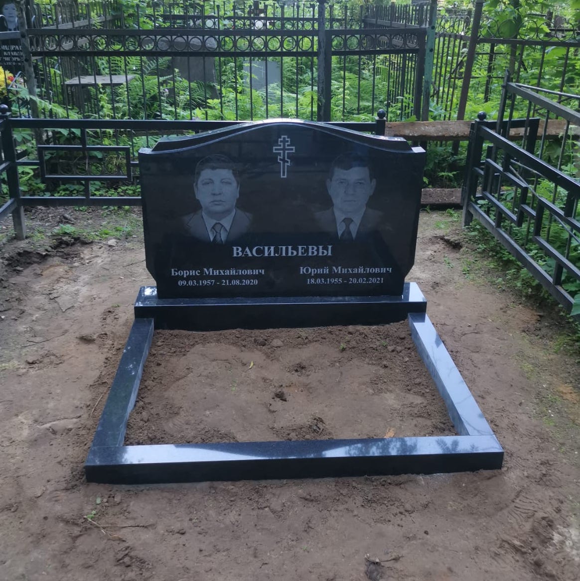 горизонтальный памятник 16300